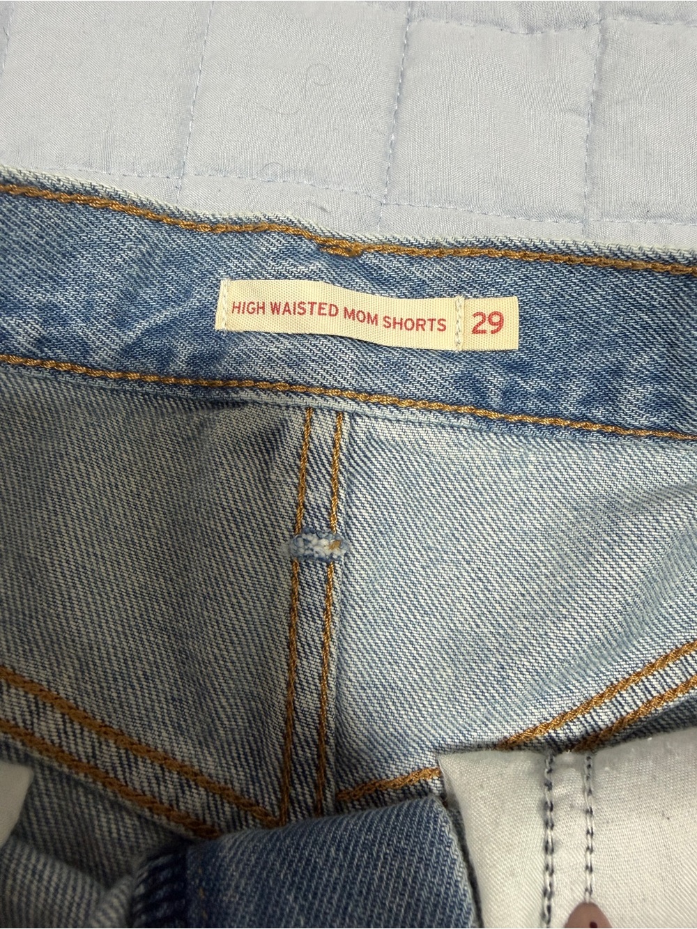 Levi’s High Waisted Mom Denim Shorts Light Wash – Size 29